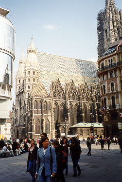 The Stephansdom in the center of Wien
